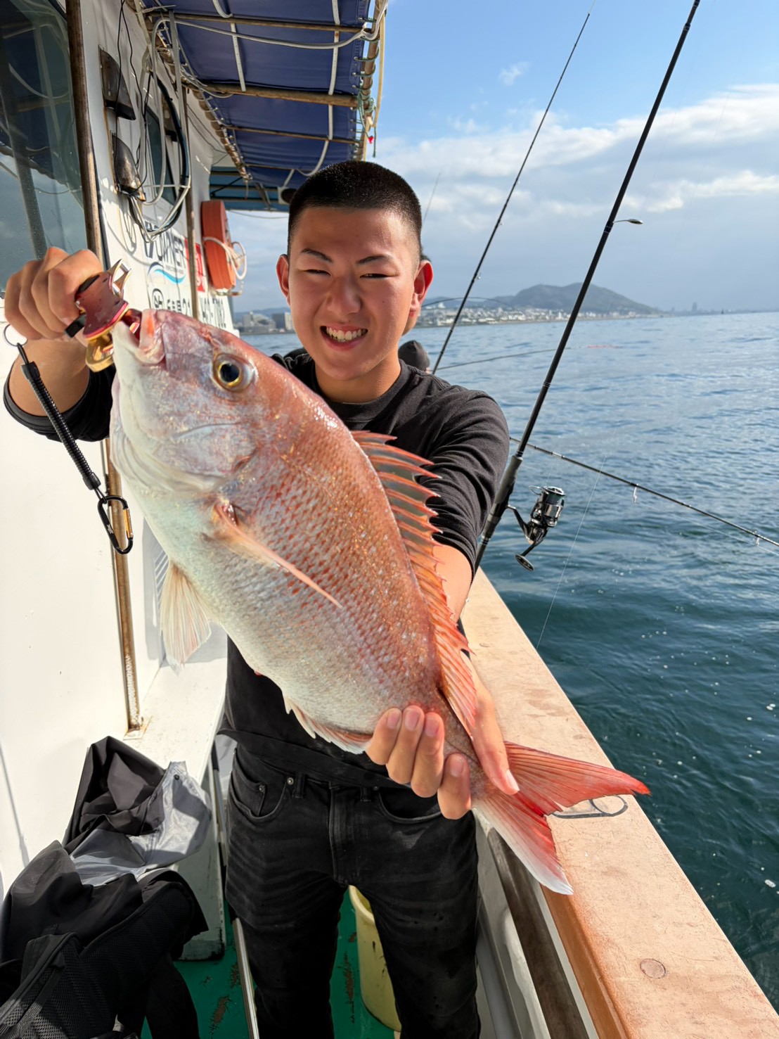 海蓮丸で釣れた[{'name': '鯛、アコウ', 'stat': '最大70cm'}]70cm