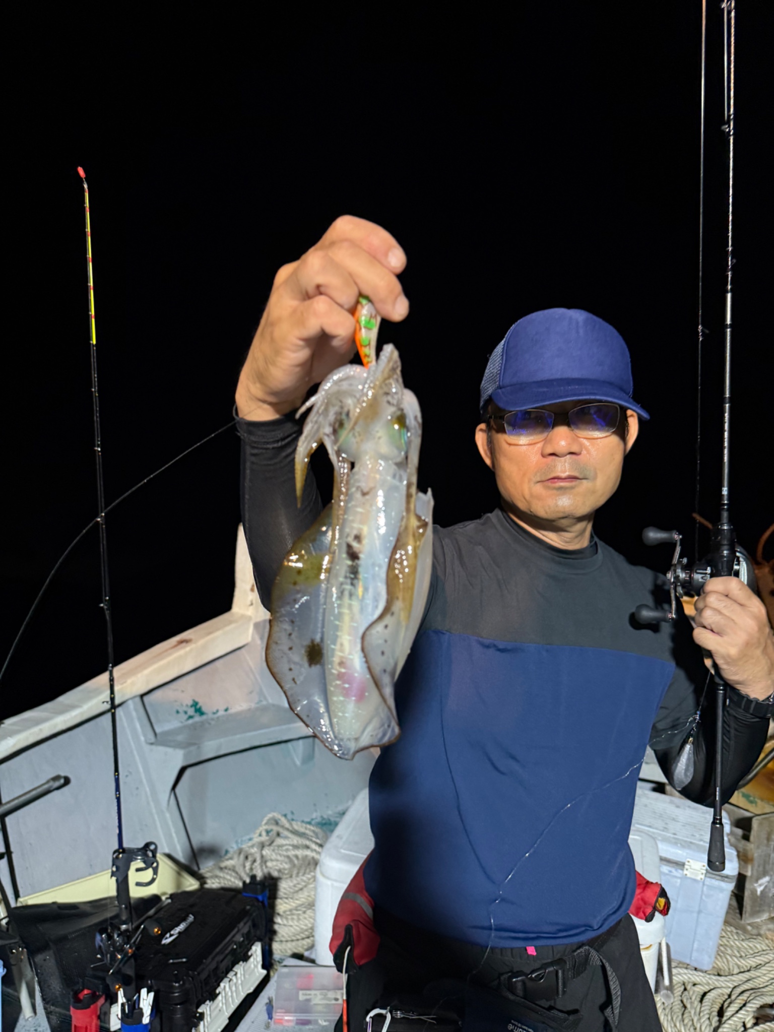 みなと丸で釣れた[{'name': 'アオリイカ', 'stat': '最大0.55kg · 14杯'}]0.55kg
