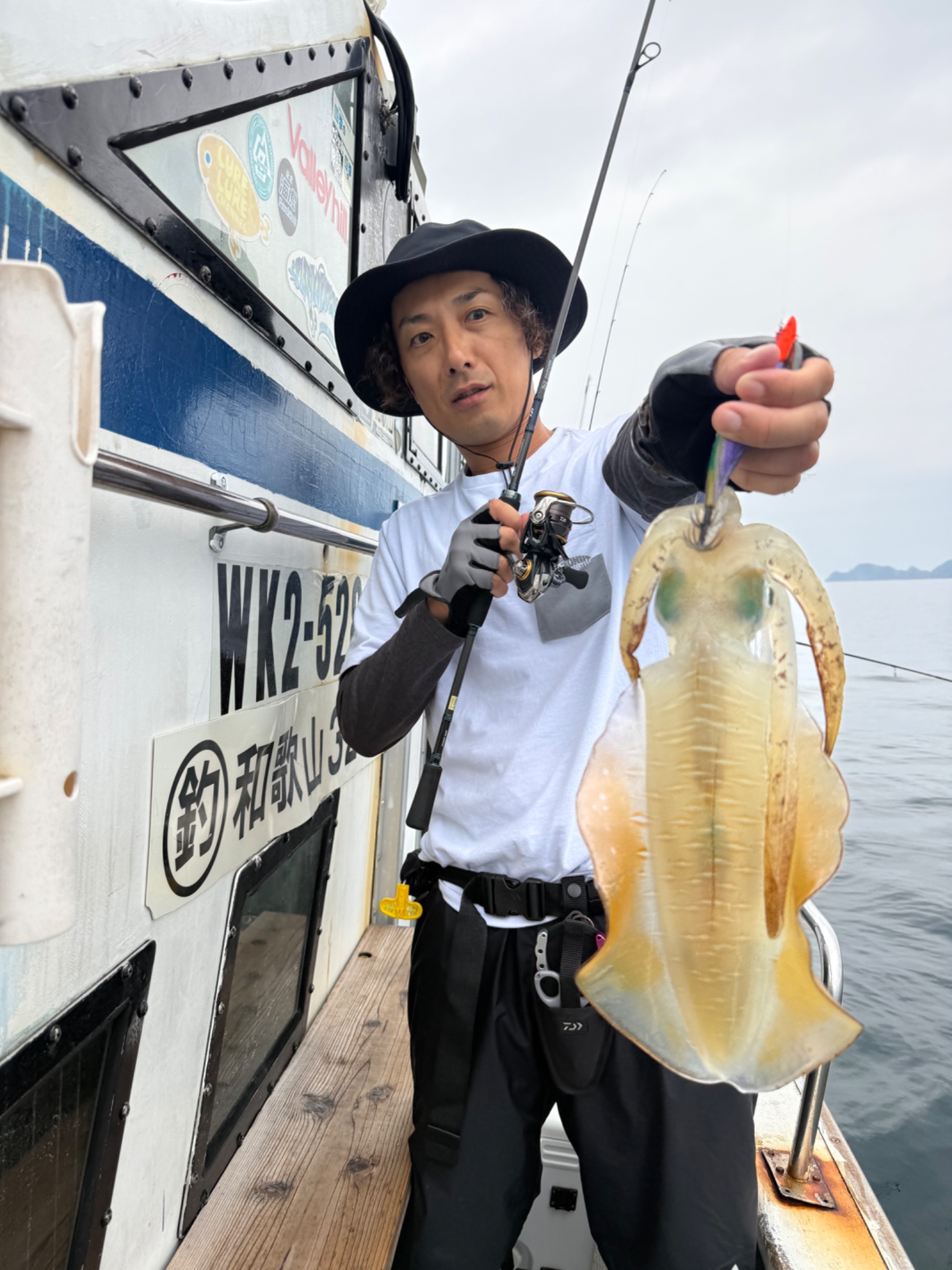 みなと丸で釣れた[{'name': 'アオリイカ', 'stat': '最大0.92kg · 16杯'}]0.92kg