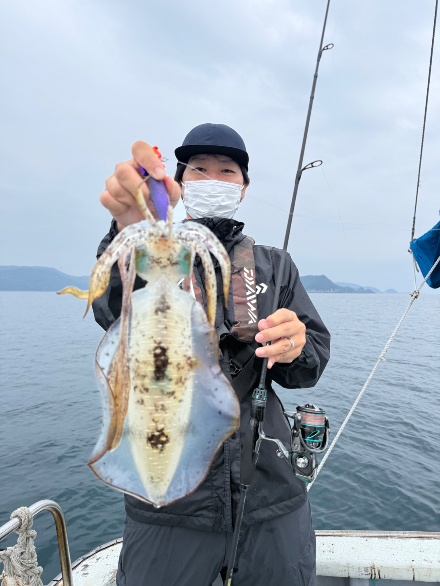 みなと丸で釣れた[{'name': 'アオリイカ', 'stat': '最大0.92kg · 16杯'}]0.92kg