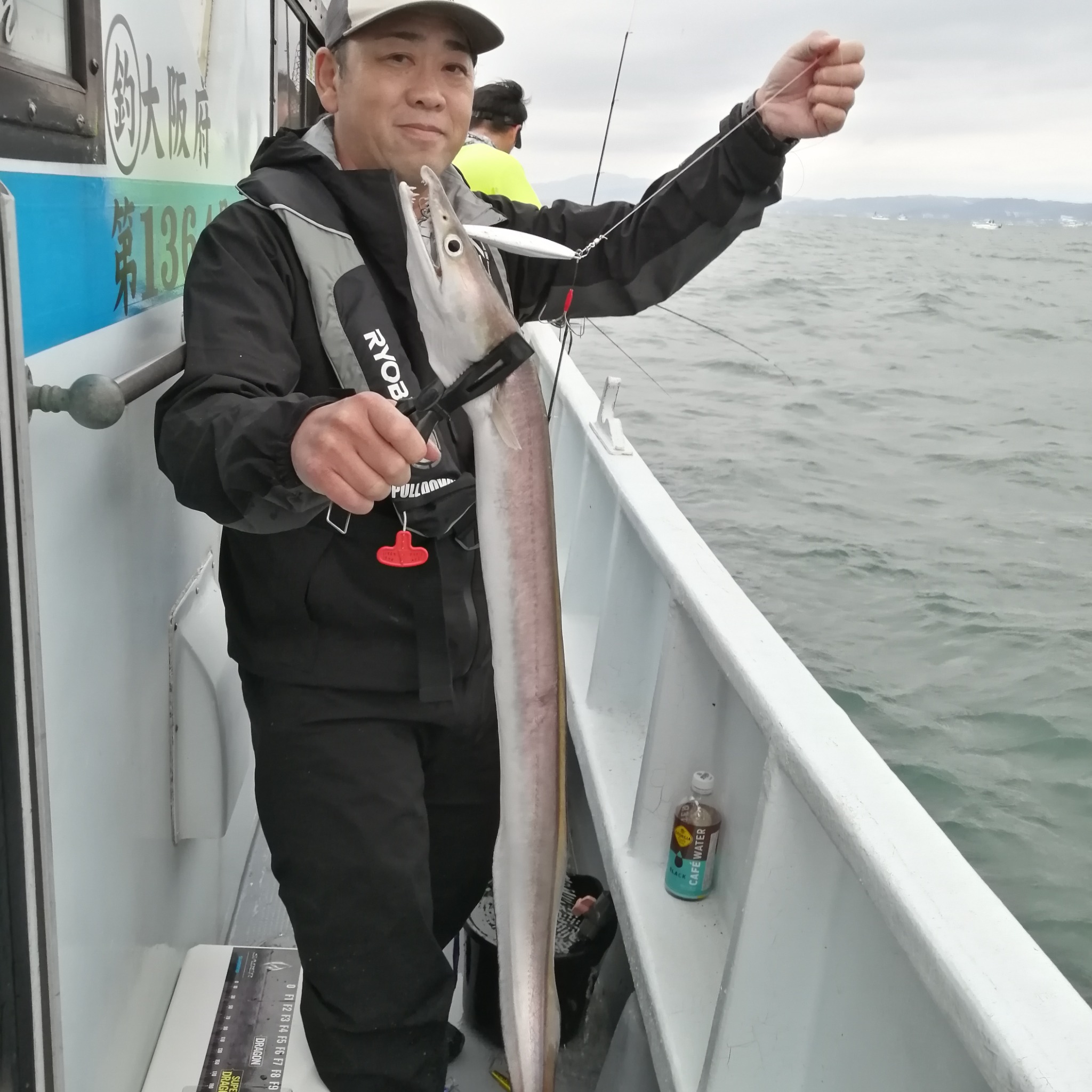 1091丸(忠岡)で釣れた[{'name': 'タチウオ', 'stat': '最大95cm · ３９'}, {'name': 'ハモ', 'stat': '最大95cm · １匹'}]95cm