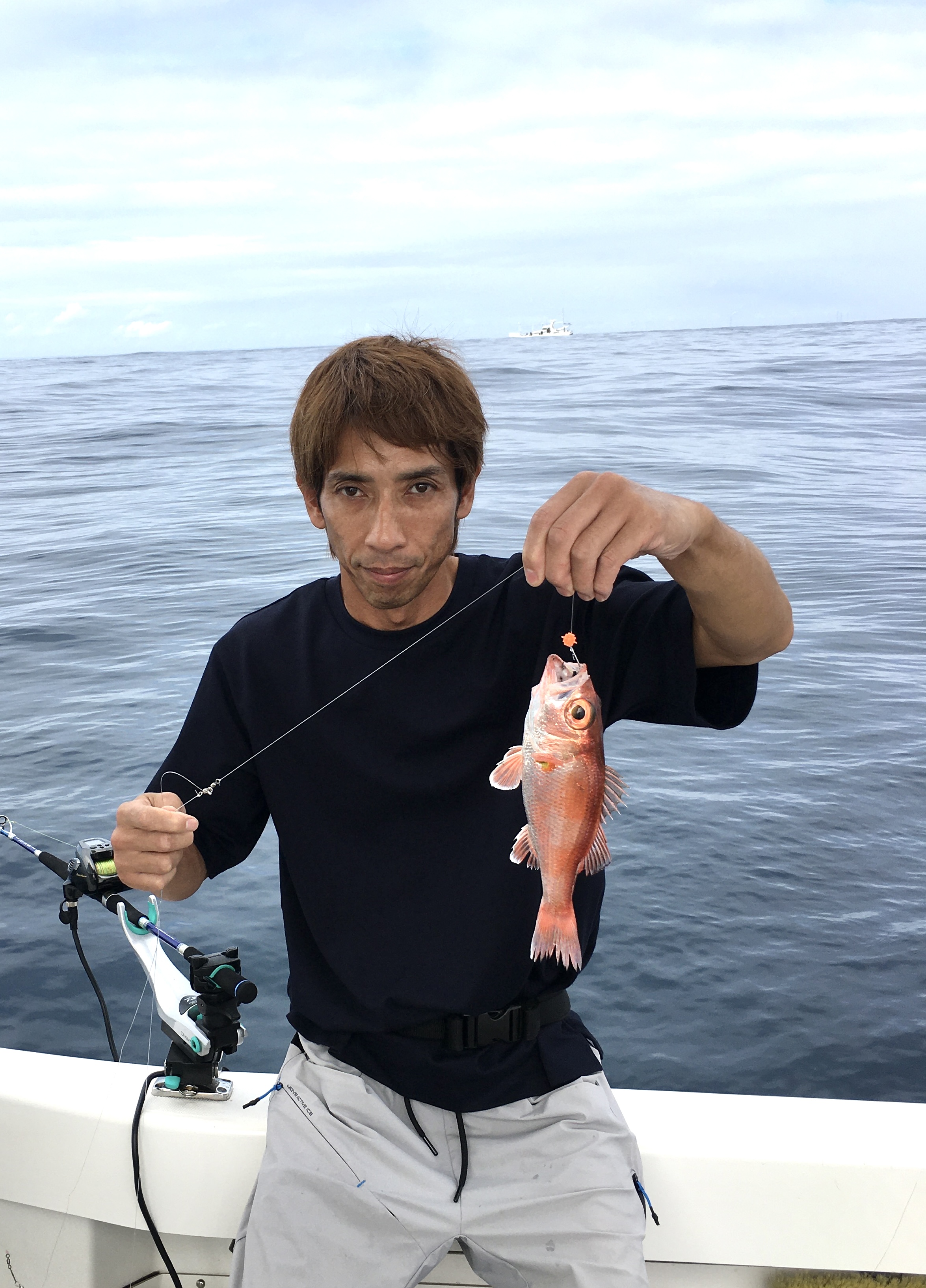 すず丸　SUZUMARUで釣れた[{'name': 'アカムツ', 'stat': '最大28cm · 0〜3'}]28cm