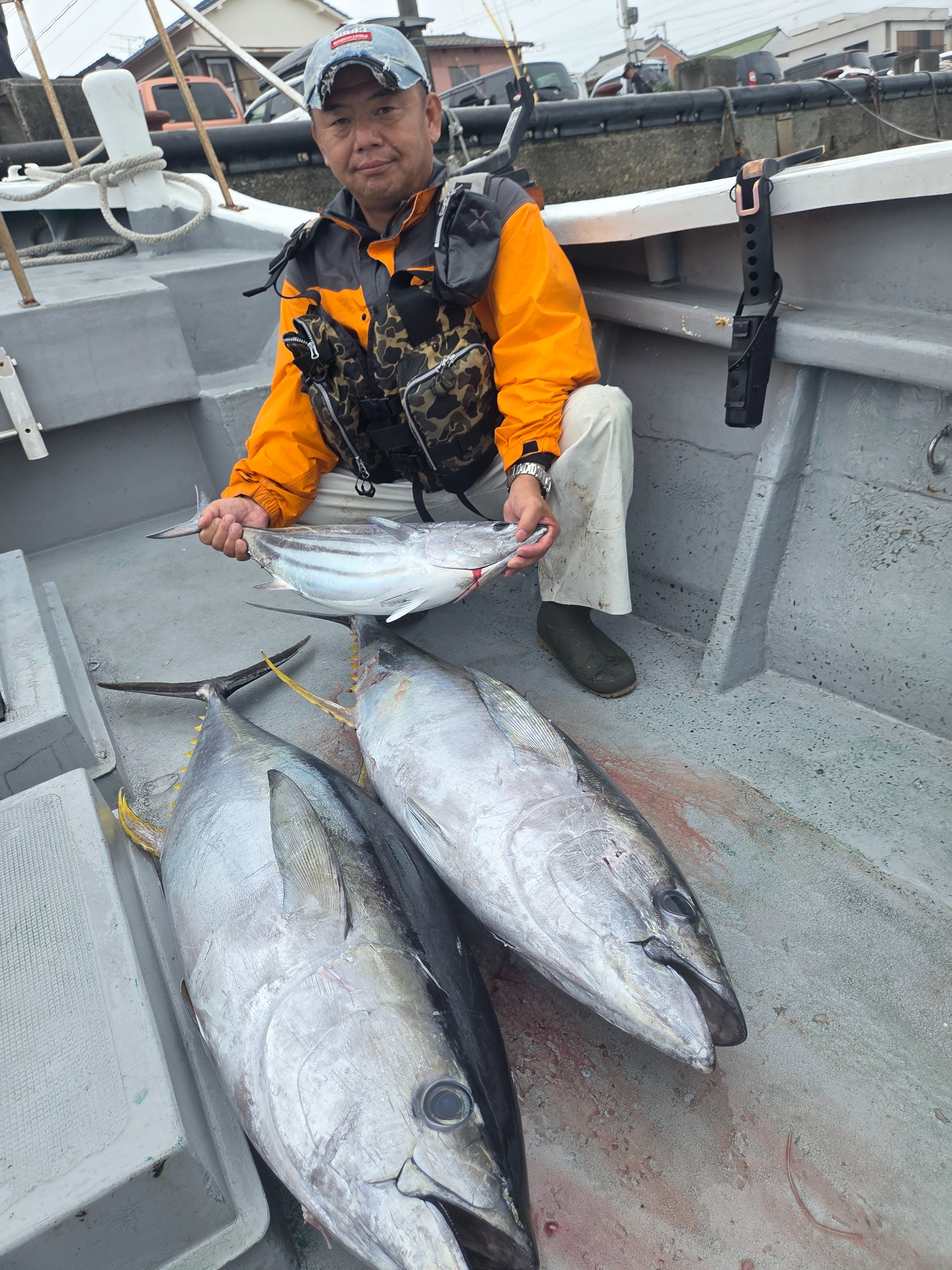 道丸で釣れた[{'name': 'キハダ', 'stat': '3'}, {'name': 'シロカワカジキ', 'stat': '最大70.00kg'}]