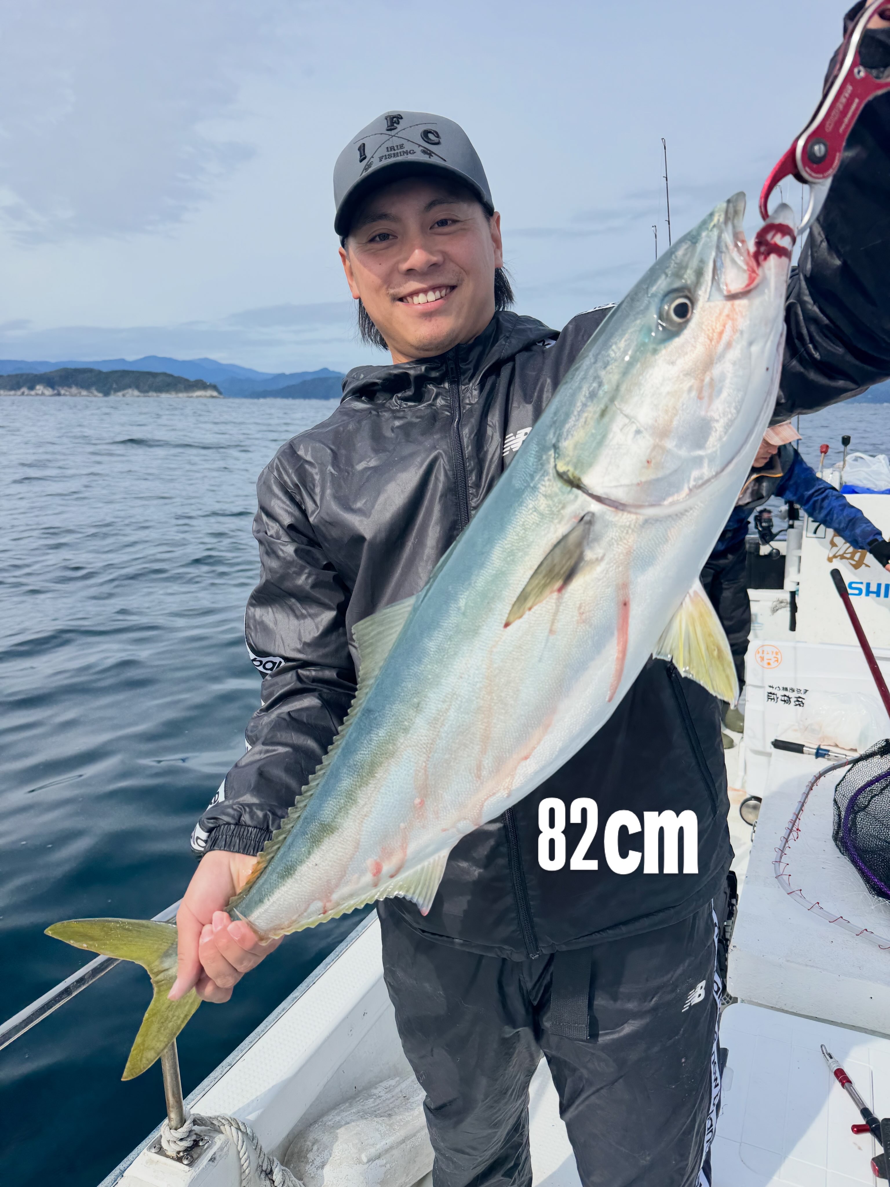 海征丸で釣れた[{'name': 'ブリ・ワラサ', 'stat': '最大84cm · 16本'}]84cm