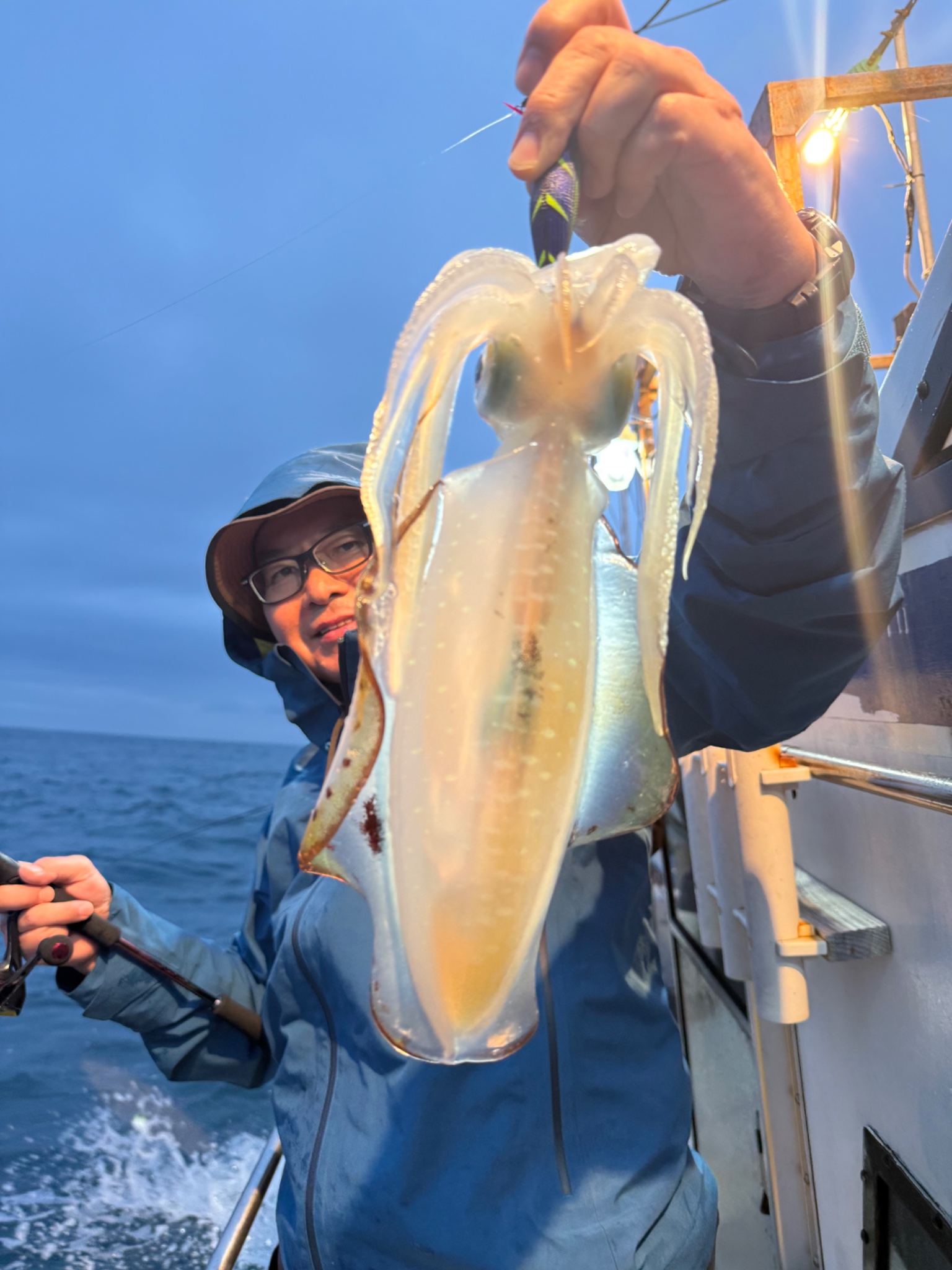みなと丸のアオリイカ釣果 0.70kg（10/23）