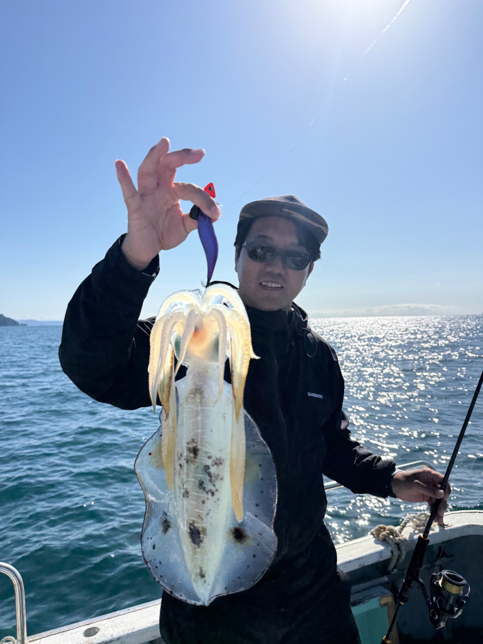 みなと丸で釣れた[{'name': 'アオリイカ', 'stat': '最大0.93kg · 8'}]0.93kg