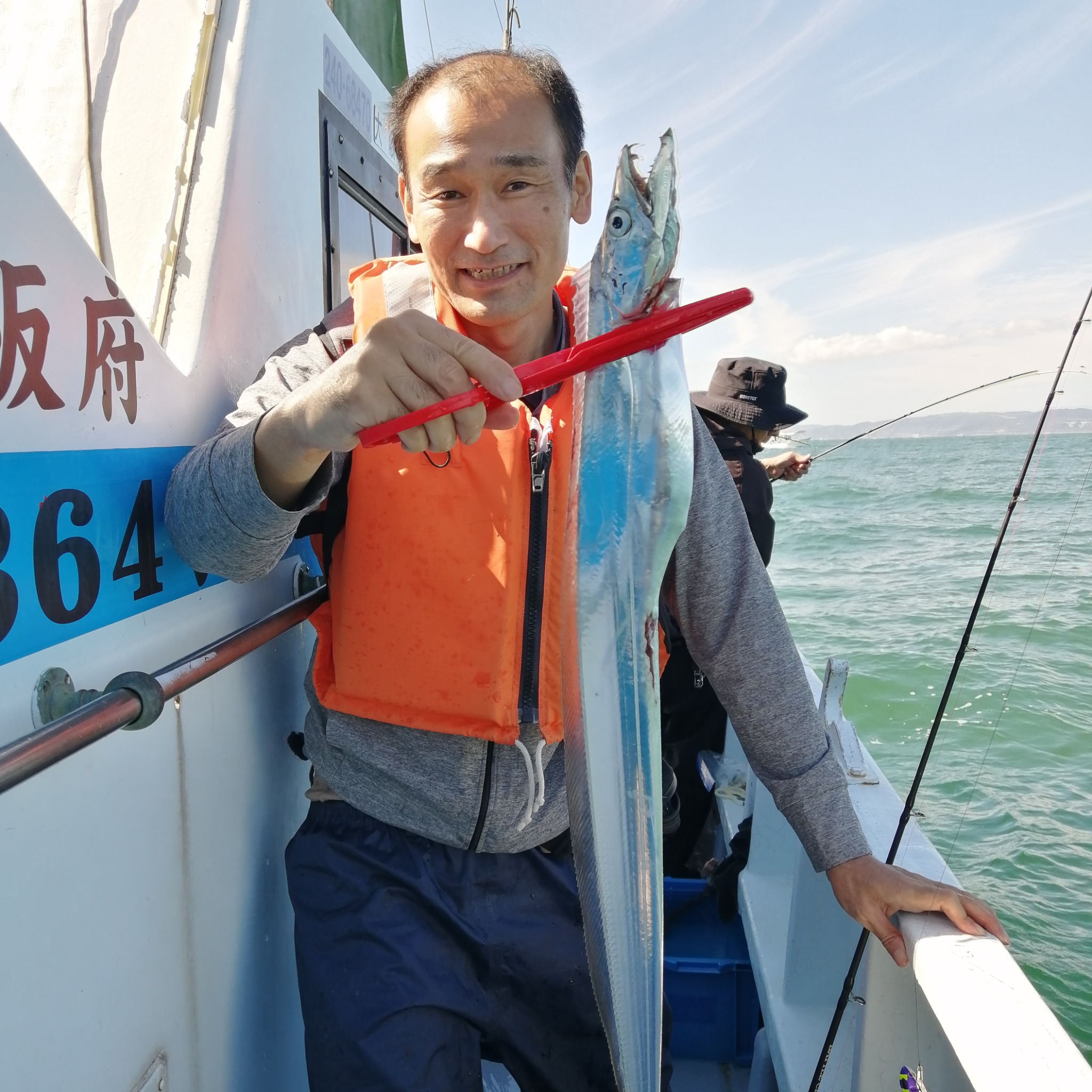 1091丸(忠岡)で釣れた[{'name': 'タチウオ', 'stat': '最大95cm · ３７匹'}]95cm
