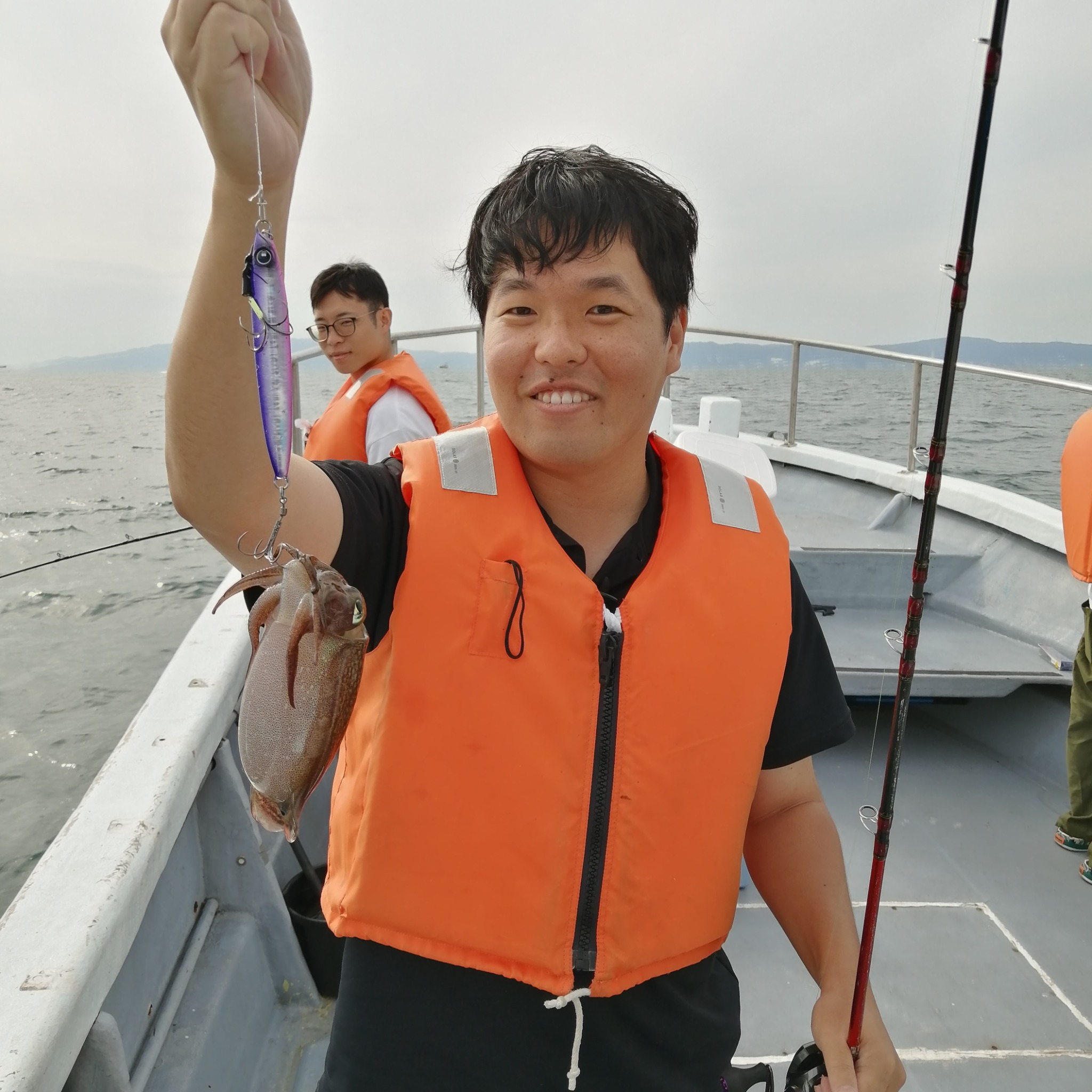 1091丸(忠岡)で釣れた[{'name': 'タチウオ', 'stat': '最大95cm · ２８匹'}]95cm