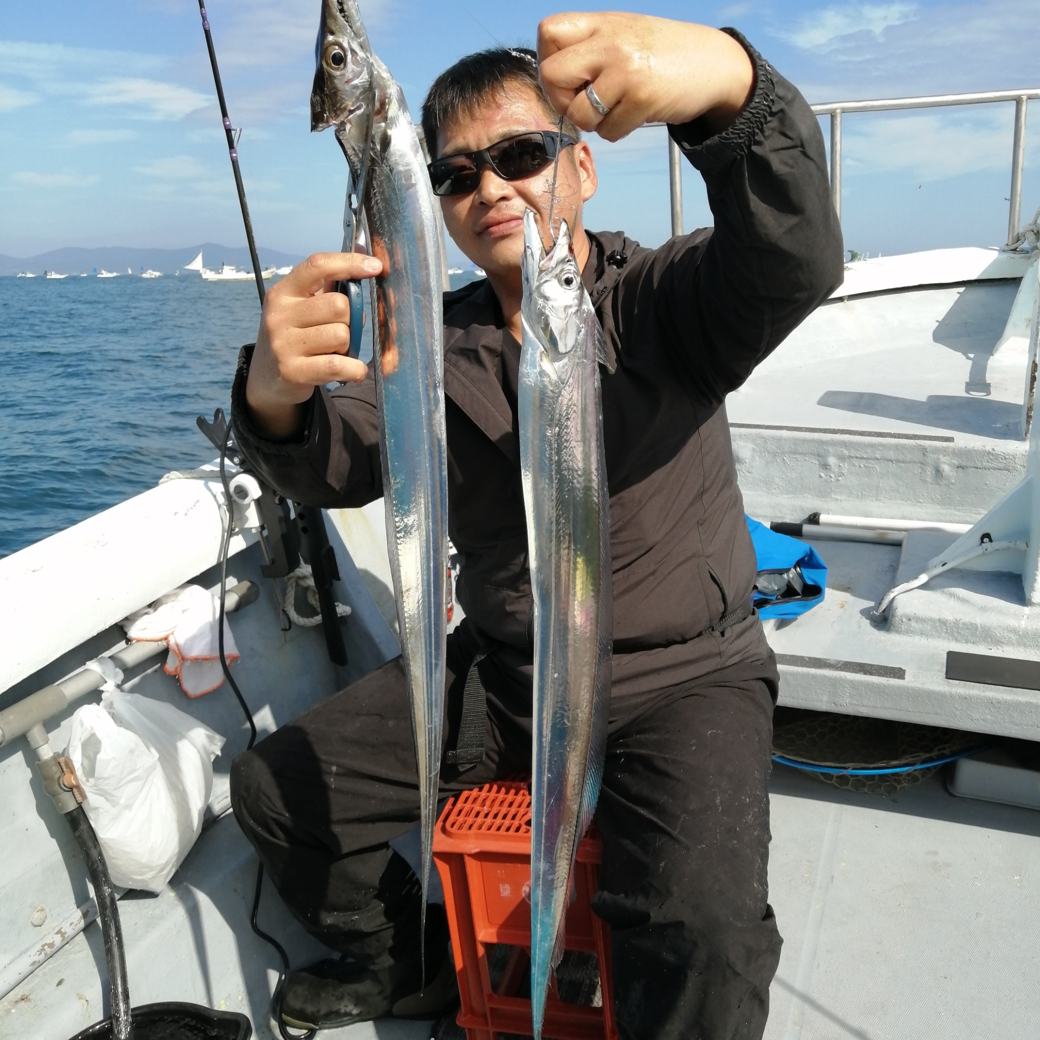 1091丸(忠岡)で釣れた[{'name': 'タチウオ', 'stat': '最大95cm · ５３匹'}]95cm