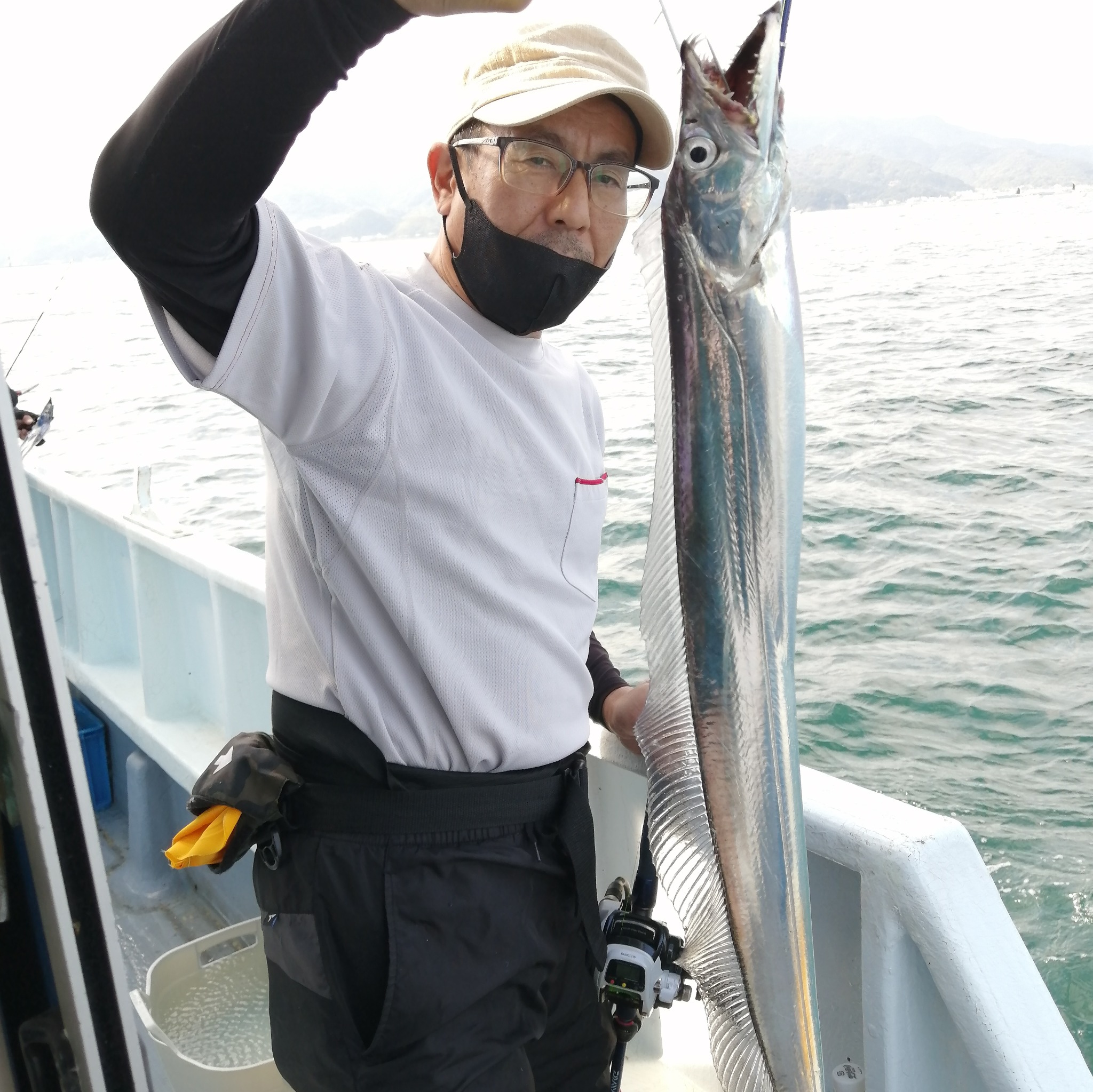 1091丸(忠岡)で釣れた[{'name': 'タチウオ', 'stat': '最大95cm · ５３匹'}]95cm