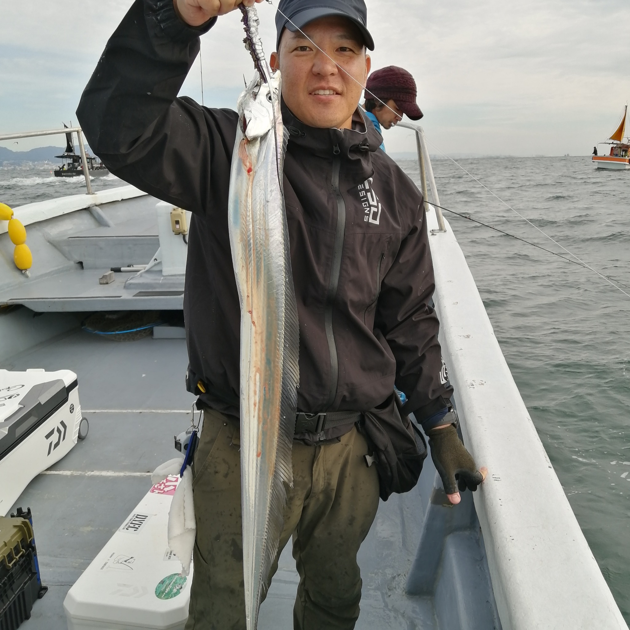 1091丸(忠岡)で釣れた[{'name': 'タチウオ', 'stat': '最大100cm · ３５'}, {'name': '３５匹', 'stat': ''}]100cm