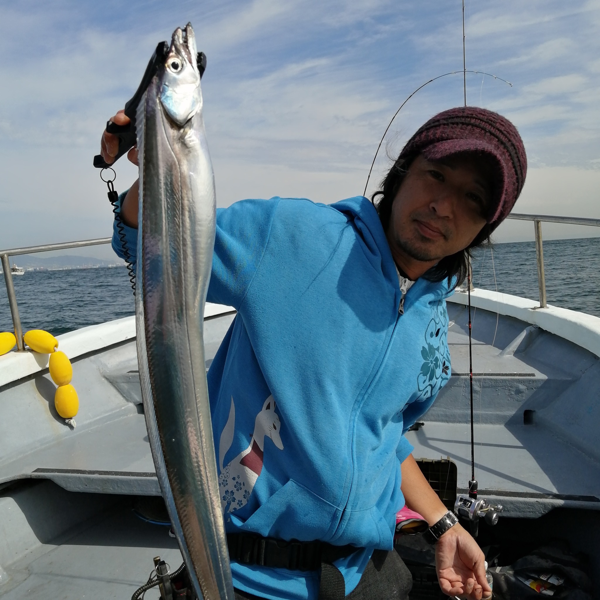 1091丸(忠岡)で釣れた[{'name': 'タチウオ', 'stat': '最大100cm · ３５'}, {'name': '３５匹', 'stat': ''}]100cm