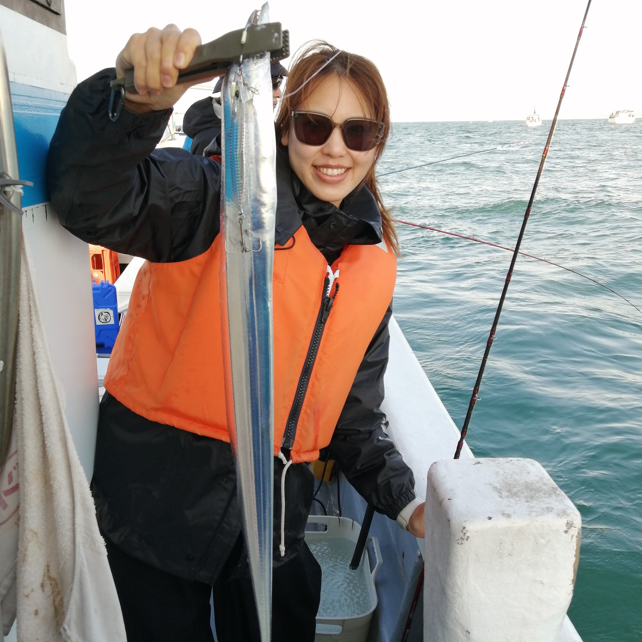 1091丸(忠岡)で釣れた[{'name': 'タチウオ', 'stat': '最大95cm · ２６匹'}]95cm