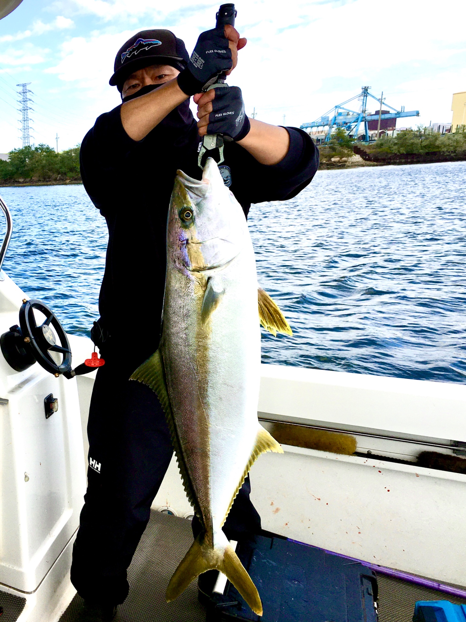 すず丸　SUZUMARUで釣れた[{'name': 'ヒラマサ/イナダ/ワラサ/ショゴ/アジ', 'stat': '最大8.50kg'}]8.50kg