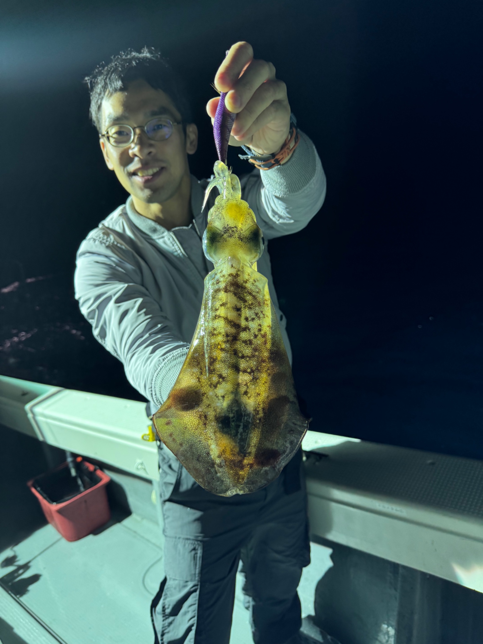g.slang ジースラングで釣れた[{'name': 'アオリイカ', 'stat': ''}]