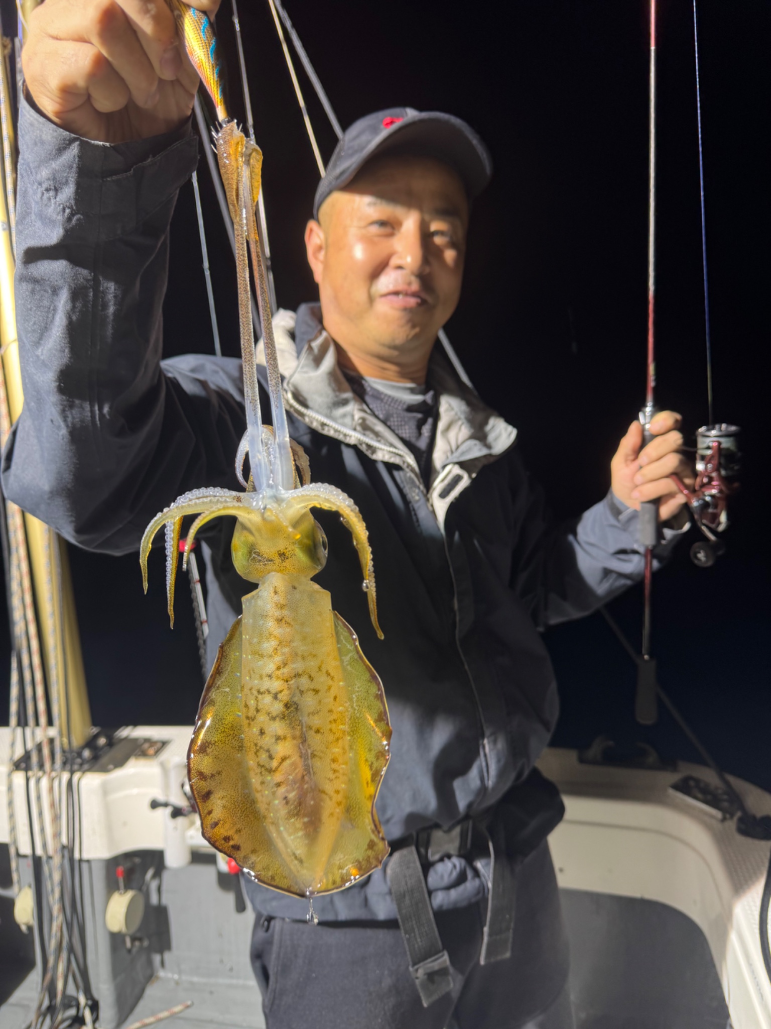 g.slang ジースラングで釣れた[{'name': 'アオリイカ', 'stat': ''}]