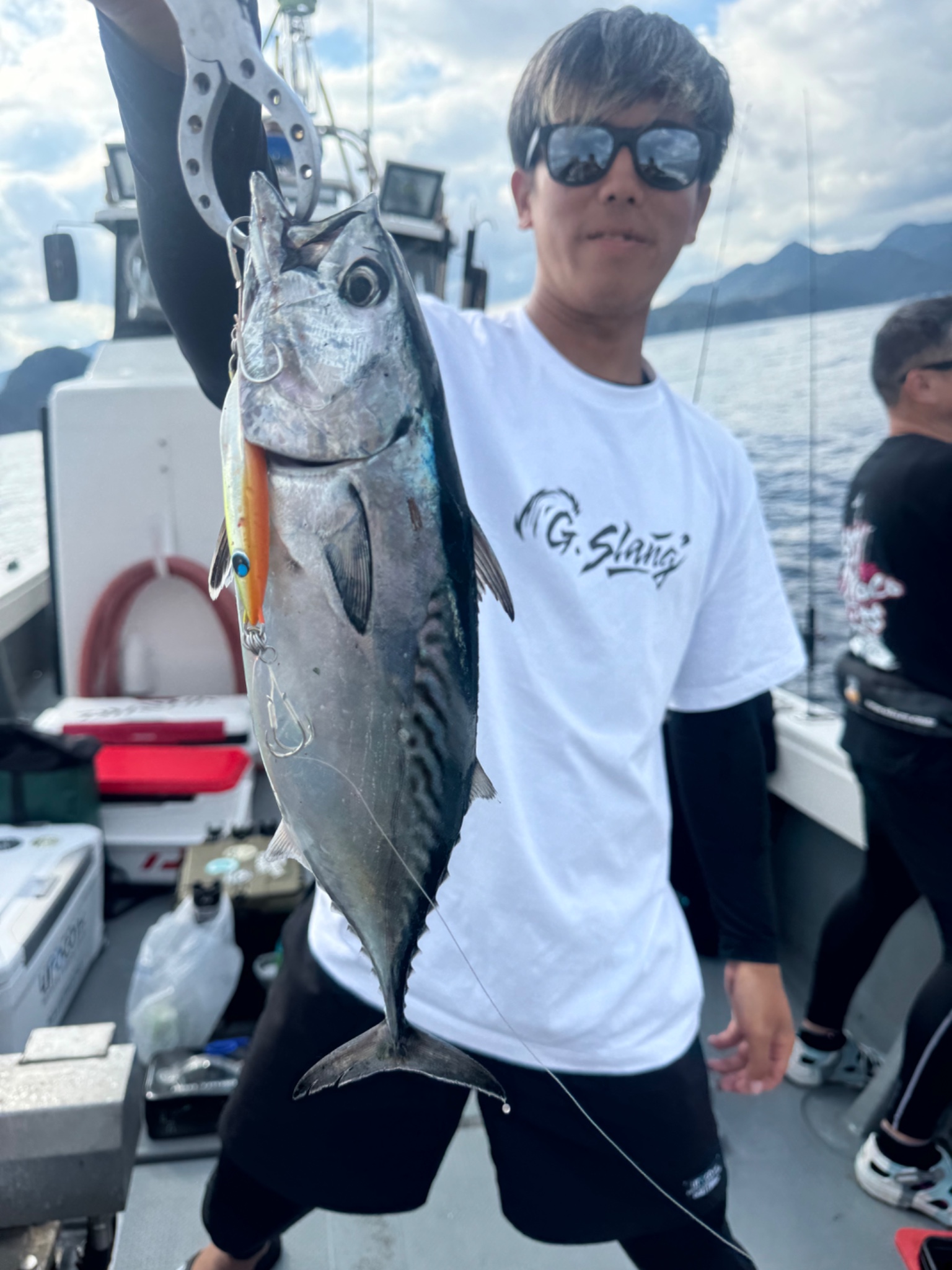 g.slang ジースラングで釣れた[{'name': 'ヤイトカツオ', 'stat': ''}, {'name': 'アオリイカ', 'stat': ''}]