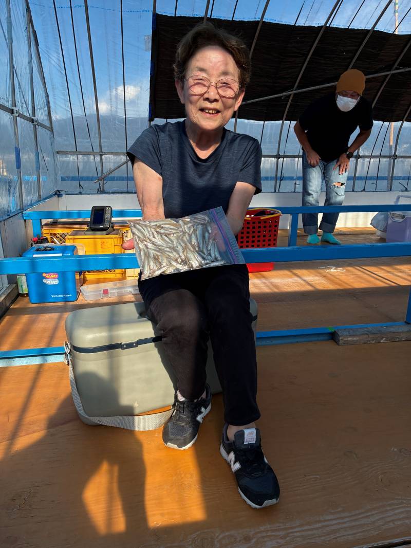 ワカサギ釣り ドーム船 西浜丸で釣れた[{'name': 'ワカサギ', 'stat': ''}, {'name': 'ワカサギ', 'stat': ''}]