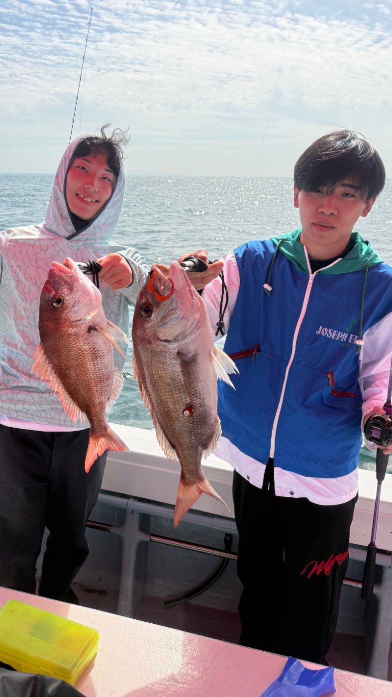 島虎丸で釣れた[{'name': 'マダイ', 'stat': '最大59cm · トップ12枚'}]59cm